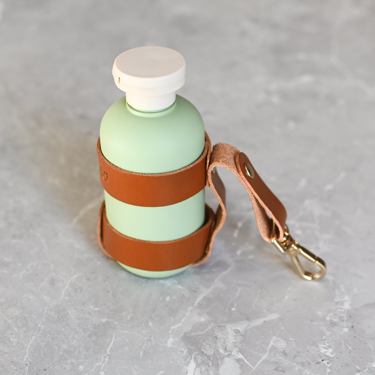 Pee-clean bottle holder