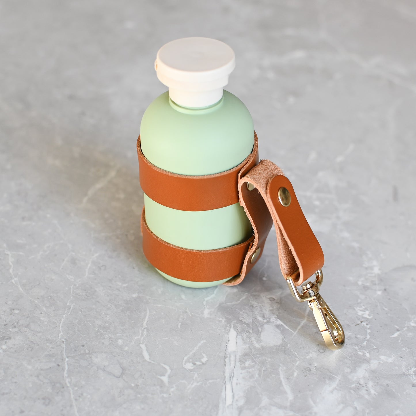 Pee-clean bottle holder