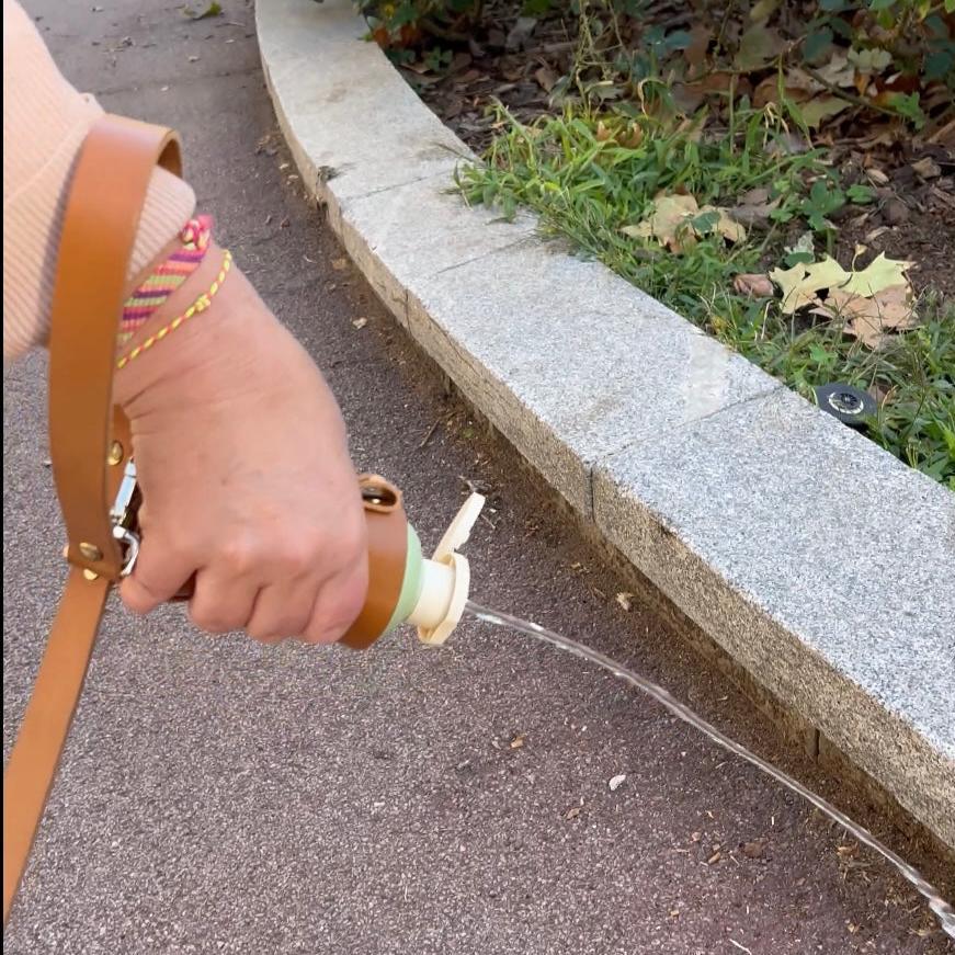 Pee-clean bottle holder